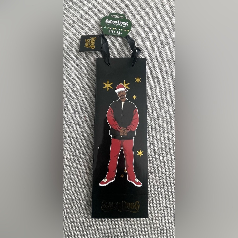 Snoop Dogg Black and Red Holiday Wine Gift Bag